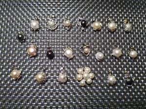 自然の原色の真珠のペンダントジュエリー まろやかで完璧で カラフルです シンプルで用途の広い あらゆる種類の魅力と寛大さ ランダム