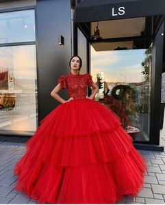 2019 Nuovo abito da ballo in tulle rosso Collo alto Gotico Boho Abiti da sposa bohémien Abiti da sposa economici con perline di cristallo Abiti da sposa sudafricani