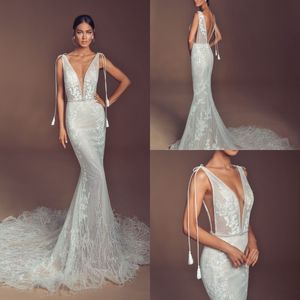 Elihav Sasson 2019 Beading Wedding Dresses Deep V Neck Luxury Feather Lace Bröllopsklänning Bröllopklänningar Baklösa Strand Land Bröllopsklänning