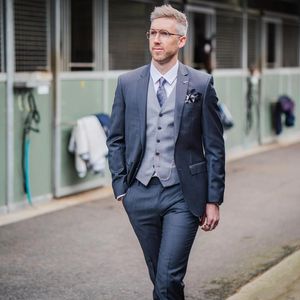 Smoking dello sposo grigio scuro moda tacca bavero groomsmen abito da sposa uomo popolare giacca uomo giacca 3 pezzi (giacca + pantaloni + gilet + cravatta) 1366