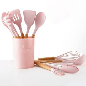 9Pcs / Set Pink Wood Hand Silicone Utensili da cucina Utensili da cucina Imbuto, pala, cucchiaio, fermaglio per alimenti, pennello per olio, spatola, frullino per le uova T200415