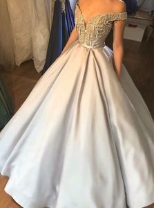 Off-the-Shoulder Grey Prom Dresses Lange Abendkleider Kristalle Formale Partei A-Line Brautjungfer Kleid QC1348