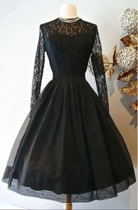 2019 A-Line Black Gothic Short Wedding Dresses with Long Sleeves Lace Vintage Tea Length Inforcal Recention Bridal Gown Non White274f
