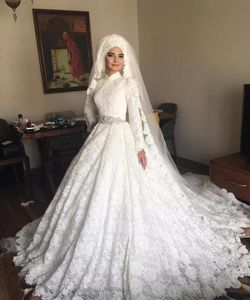 High Neck White Lace Ball Gown Bröllopsklänningar Beaded Belt Vintage Långärmade Muslim Bröllopklänningar Saudiarabisk Plus Storlek Bröllopsklänning
