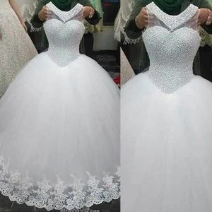 Utsökt Tulle Jewel Neckline Bollkakor Bröllopsklänningar Pärlor Beading Sleevesslss Kristaller Brudklänningar med Lace Applique