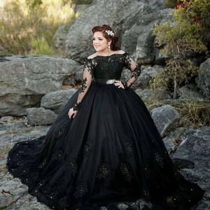 Black Lace Beaded Vintage Quinceanera Prom Dresses Long Sleeves Ball Gown Tulle Evening Party Sweet 16 Dress ZJ179