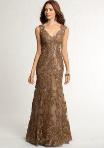 2021 Elegant mor från brudklänningar sjöjungfru V Neck Brown Lace Appliques Crystal Pärlade formella bröllopsgästklänningar plus storlek Moth296w