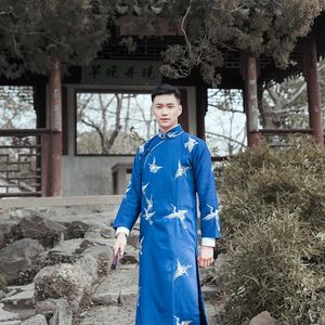 Neues altes Kostüm chinesische traditionelle ethnische Kleidung Tang-Anzug männlicher Cheongsam Stehkragen Herren lange Robe Baumwolle Leinen besticktes Kleid