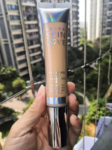 DHL Gratis Ny Ankomst Becca Skin Love Weightless Blur Foundation Infused With Glow Nectar Brightening Complex 2 Färger Linne A