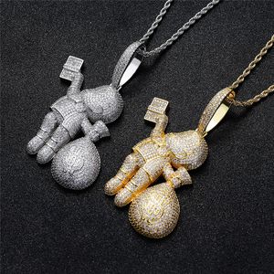 Collana con pendente a forma di bambola di cartone animato con zirconi ghiacciati Borsa per soldi di bellezza Placcato oro argento Regalo di gioielli da uomo