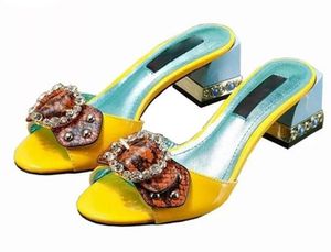 Драгоценные туфли на толстом каблуке Женские серпантиновые бантом Сандалии Peep Toe Crystal Мода Slingback Обувь Сандалии на каблуках со стразами 2019