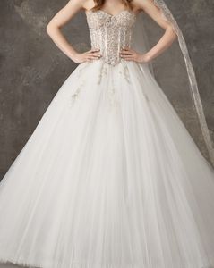 Gorgeous Ball Gown Wedding Dress Ivory Strapless Ärmlös Sweep Train Long Bridal Gowns Stunning Crystal With Beads