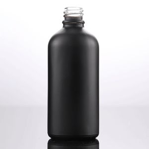 Schwarze Glasflasche mit Glas Augscha