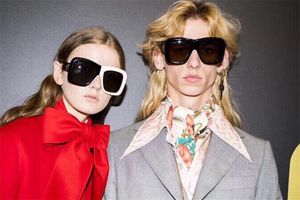 Großhandels-Neue Modedesigner-Frauen-Sonnenbrille 0498 großer quadratischer Rahmen einfach beliebter Verkaufsstil hochwertige UV400-Schutzbrillen