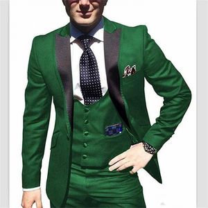 Green Groom Tuxedos Black Peak Lapel Groomsman Wedding 3 Piece Suit Moda Mężczyźni Business Party Jacket Blazer (kurtka + spodnie + krawat + kamizelka) 2266