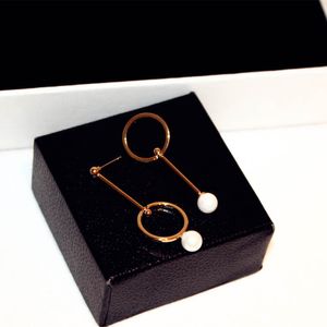 Wholesale-gold fashion designer geometry circle pendant pearl drop stud earrings for woman girls dangle Chandelier