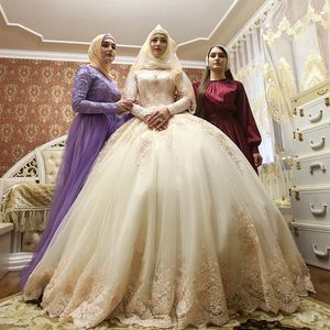 Elegantes mangas compridas muçulmanas apliques vestidos de casamento vestido de bola Islã mulheres noiva moda maxi vestido feito sob encomenda com vestido nupcial da anágua