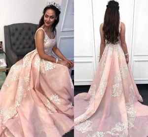 Nyaste eleganta rosa kvällsklänningar arabiska en spetsapplikation spaghetti strap prom klänningar söt 15 quinceanera klänning robe de marie