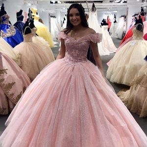 2020 عصري سندريلا Quinceanera فساتين الوردي Gllitter تول الرباط الزهور مطرز كريستال الحفلة الراقصة اللباس التخرج 8 العلمية الحلوة 16