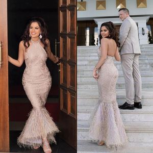 2020 New Arrival Syrenki Suknie Wieczorowe Kostki Długość Piór Koraliki Aplikacje Formalne Suknie Halter Satin Party Suknie