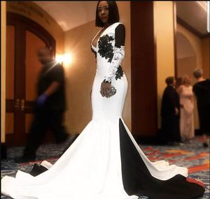 Gorgeous White and Black Prom Party Dresses Long 2019 Deep V Neck Lace Appliques Formal Plus Size Open Back Evening Occasion Gowns Vetidos