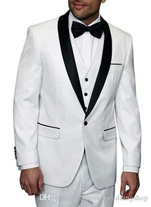 Design popolare scialle bianco risvolto smoking dello sposo uomo vestito di affari vestito da partito abiti (giacca + pantaloni + gilet + cravatta) J600