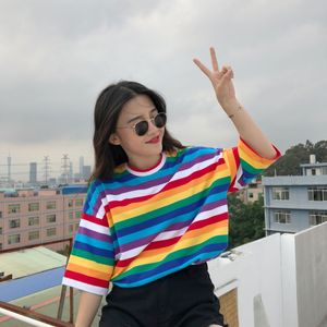 T-shirt da donna T-shirt con stampa a righe arcobaleno dolce T-shirt a maniche corte moda T-shirt da donna con scollo a V Top