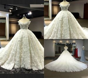 2019 Luxus-Ballkleid-Hochzeitskleider mit Petticoat-Spitze, 3D-Blumenapplikationen, Perlen, schulterfrei, arabische Brautkleider, Kleid in Übergröße