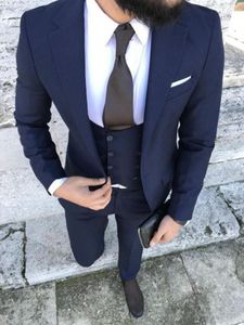Slim Fit Navy Blue Groom Tuxedos Notch Lapel Groomsman Bröllop Tuxedos Excelent Men Prom Jacka Blazer 3 Piece Suit (Jacka + Byxor + Tie + Vest) 2