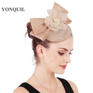 Underbara champagne kvinnliga hattar fascinatorer med blommig trevlig millinery kvinnor händelse bröllop båge fascinator huvudband tillbehör