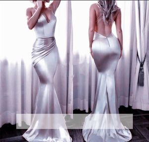 Charmante Meerjungfrau-Abschlussballkleider mit tiefem V-Ausschnitt, Sweep-Zug, rückenfrei, sexy, formelle Party-Abendkleider, stilvolle 2019-Kleider für besondere Anlässe, Vestido
