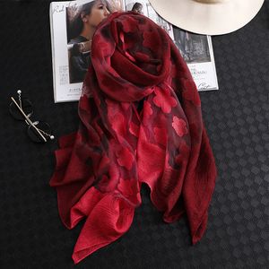 Partihandel-2019 Nya Mode Kvinnor Klipp Blommor Hollow Lace Gradient Silk Scarf Spring Sjalar och Wraps Handduk Femme Beach Sjaals