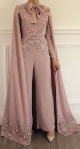 Rose Pink Długim Rękawem Kombinezony Prom Dresses Satin Lace Aplikacje z szyfonowymi Okładkami Plus Size Suknie Wieczorowe Spodnie Dress Robes De Soirée