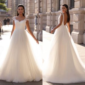 シンプルなAラインミリノヴァのウェディングドレス半袖スクエアチュールレースアップリケ結婚式ガウンスイープトレインローブデマリエ