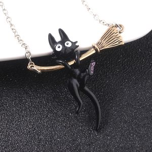 Schwarze Katzenanhänger großhandel-Anime Miyazaki Hayao Kiki Lieferservice Halskette Schwarz Farbe Katze Besen Anhänger Cartoon Nette Art Schmuck