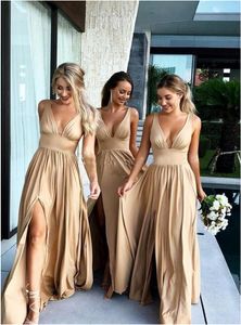 2020 V Boyun İmparatorluğu Bölünmüş Yan Kat Uzunluk Şampanya Plaj Boho Düğün Konuk Elbiseler Seksi Uzun Altın Nedime Elbiseler Derin