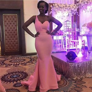 Bir Omuz Allık Pembe Gelinlik Modelleri Uzun Mermaid Robe De Soiree Afrika Kadınlar Düğün Konuk Partisi Elbiseler Yeni Varış BD9034