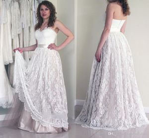 Sjöjungfrun enkel ärmlösa klänningar billiga spetsar a-line lång älskling Sash Tiered kjolar golvlängd täckt knapp bröllopsklänningar