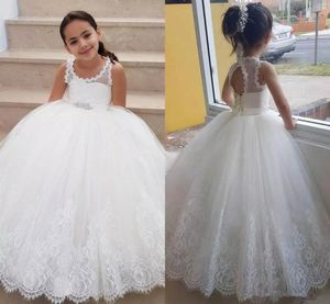 小さな女の子のための聖体服のドレス