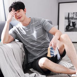 Sommar Casual Grå Sleepwear Mens Cotton Brief Pyjamas Sexiga Pajama Sätter Kortärmad Toppar och Shorts Soft Lounge Set