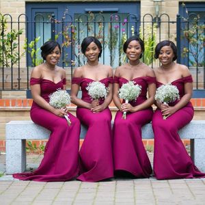 Burgundia Syrenka Druhna Dresses 2020 na Wesela Off Ramię Cap Rękawy Koronkowe Aplikacje Plus Size Maid of Honor Wedding Guest Gown
