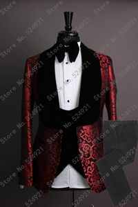 Yeni Geliş Groomsmen Kırmızı Desen ve Siyah Damat smokin Şal Yaka Erkekler Suits Düğün En İyi Man (Ceket + Pantolon + Vest + Tie) L371
