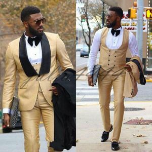 2019 Groom Tuxedos Groomsmen Gold Sjal Lapel Best Man Suit Bröllop Mäns Blazer Passar Skräddarsy (Jacka + Byxor + Tie + Vest)
