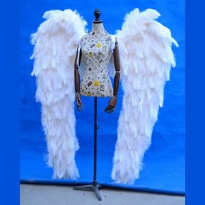 Hight品質豪華なダチョウの羽の天使の翼ホワイトフェアリーウィングス美しい結婚式のグランドイベントデコプロップ送料無料