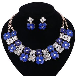 Orecchini di collana di moda set di gioielli floreali in resina per donne accessori per feste nuziali per feste di cristallo set di ciondoli cristallini