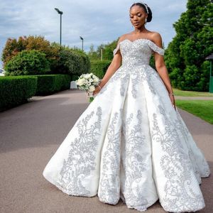 Gorgeous Beaded Lace Wedding Dresses Off The Shoulder Neck Appliqued Bridal Gowns A Line Plus Size robe de mariée