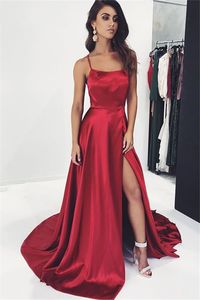 Rote lange Ballkleider, schlichtes A-Linien-Ballkleid, Abendkleid mit hohem Schlitz, Spaghettiträgern und überkreuztem Rücken