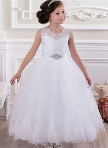 Abito bianco da prima comunione in tulle di pizzo con fascia in rilievo Abito da principessa in stile A Line Abiti da spettacolo per ragazze di fiori per matrimonio