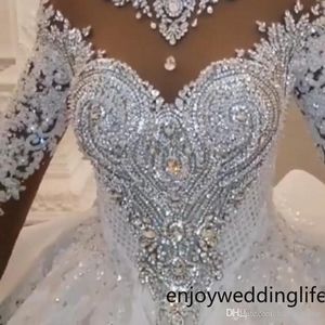 Lyxig bollklänningsbröllopsklänningar 2022 Dubai Arabiska höghalskristaller Täckade 3D -spetsapplikationer Ruched Long Bridal -klänningar Long SL267A
