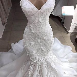 Luksusowe Syrenki Suknie Ślubne z Spaghetti Paski Główne Beadings Sukienka Bridal Dress z aplikacjami Ruffles Wedding Vestido de Novia